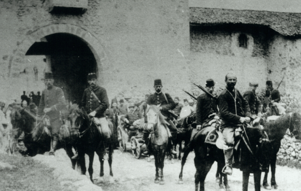 Odgovor Glasa javnosti na albansko <span style='color:red;'><b>falsifikovanje</b></span> istorije: Stvaranje albanske nacije i razvoj albanskog nacionalizma od 1896. godine remek–delo austrougarske diplomatije (Drugi deo)